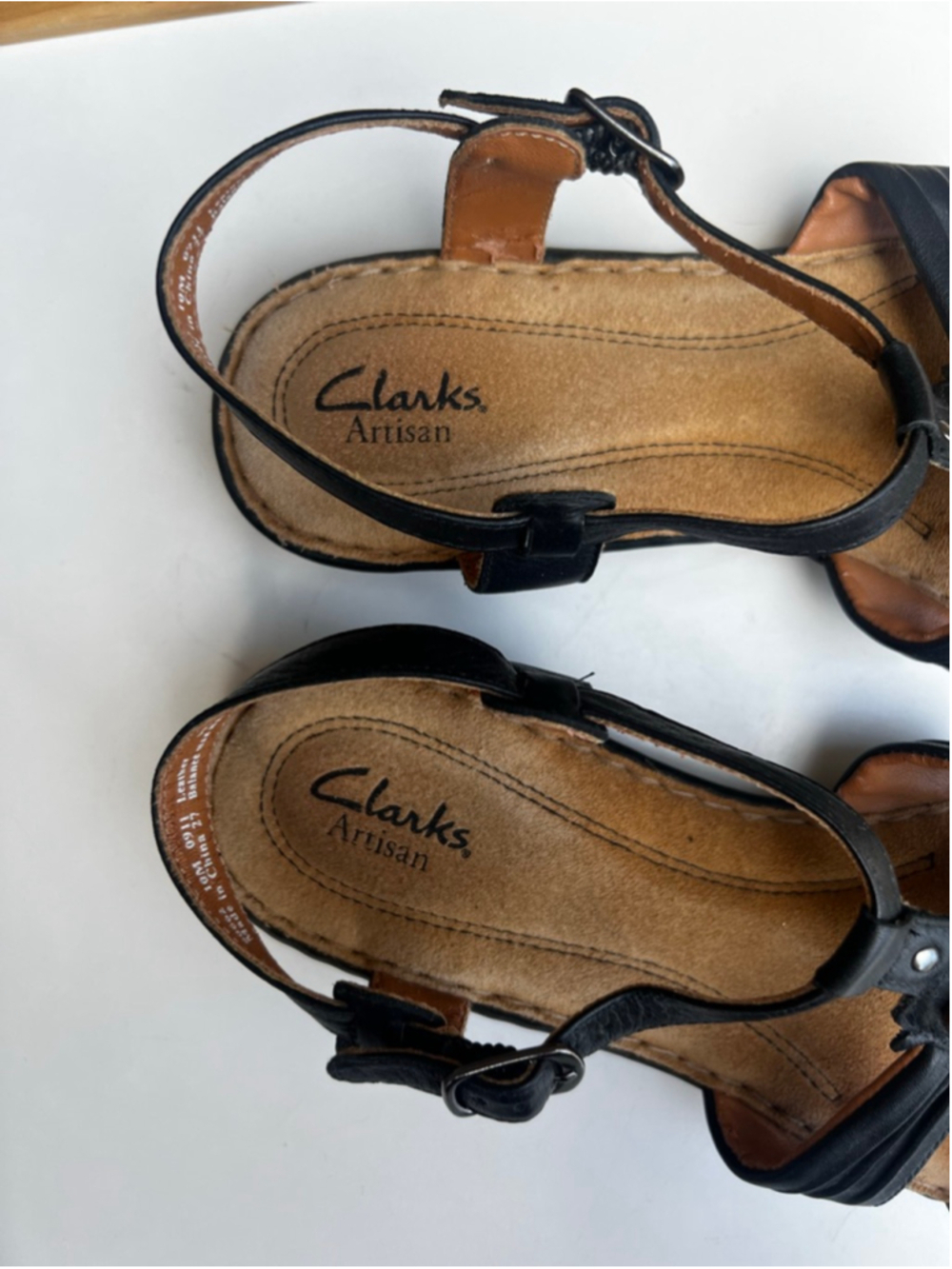 Clarks Artisan Black Leather Beaded Flat Sandals Size 10 Ankle Strap Comfort - Picture 4 of 8